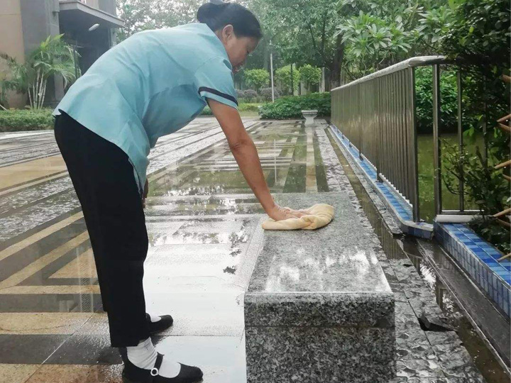 小區(qū)保潔
